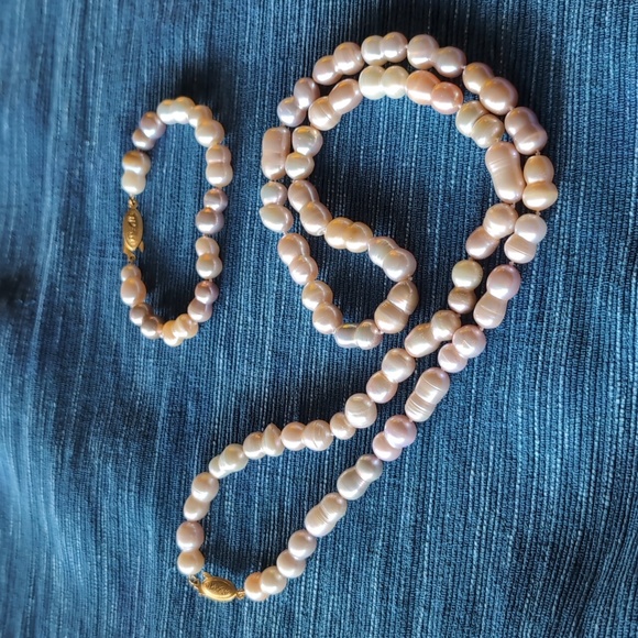 Pearl Necklace and Bracelet - Picture 2 of 5